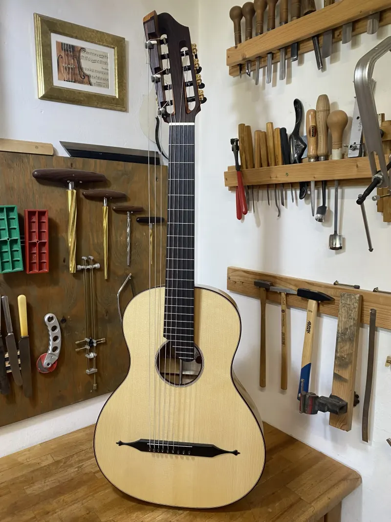 Handgefertigtes Instrument aus Florian Brandstätters Kollektion