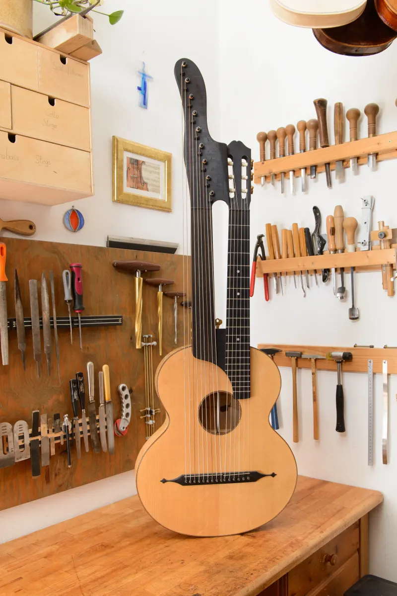 Handgefertigtes Instrument aus Florian Brandstätters Kollektion