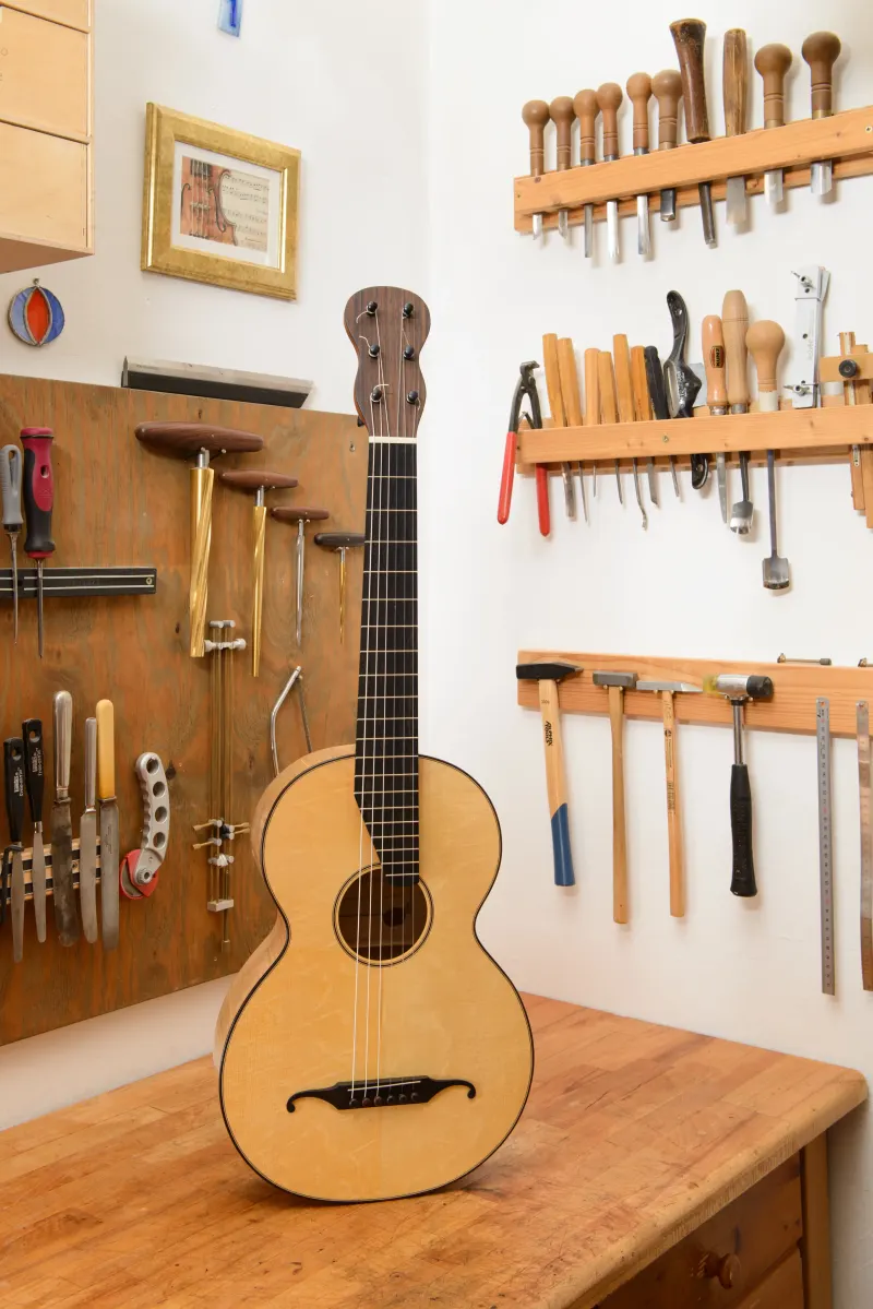 Handgefertigtes Instrument aus Florian Brandstätters Kollektion